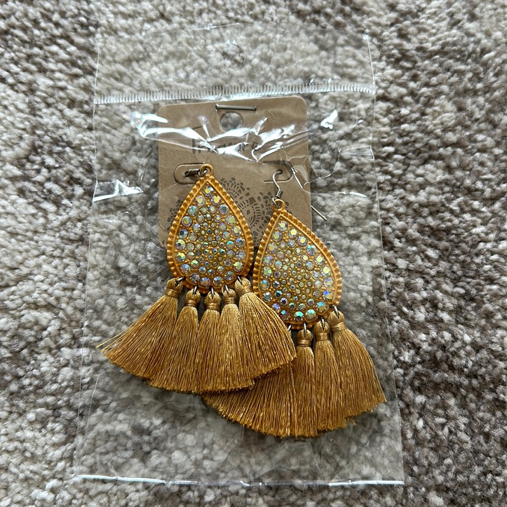 tear drop rhinestone with tassels mustard yellow earrings ⭐️